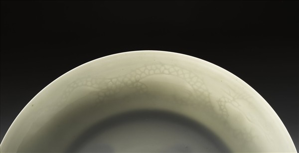 甜白釉雙龍紋盤