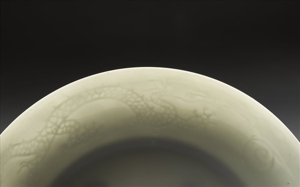 甜白釉雙龍紋盤