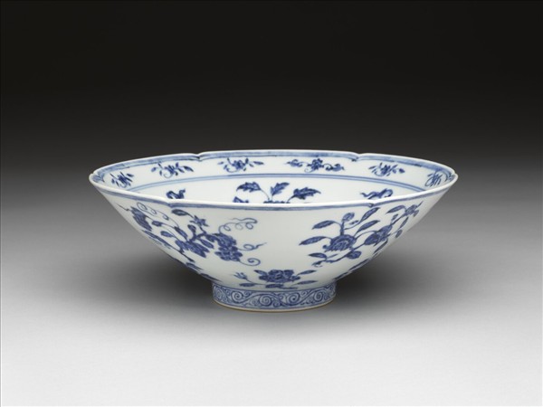 青花花果紋葵口碗