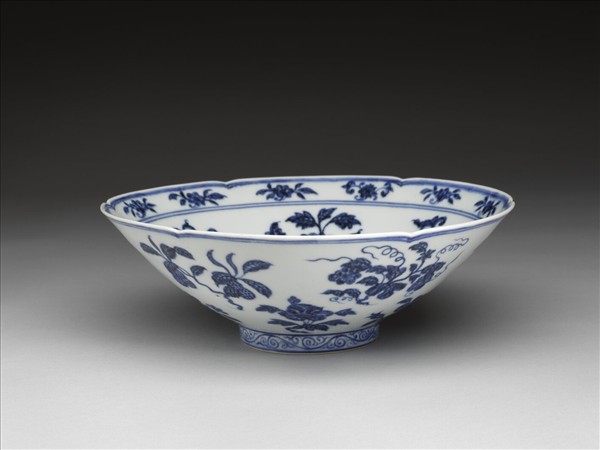 青花花果紋葵口碗