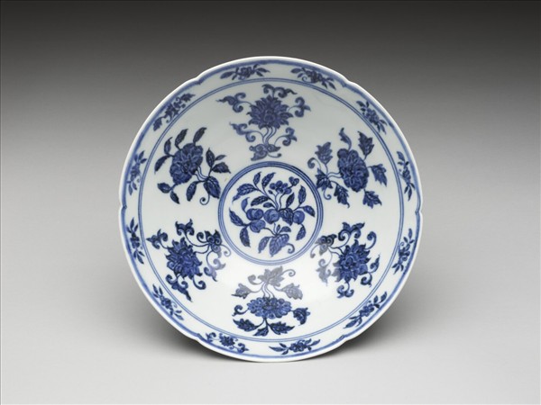 青花花果紋葵口碗