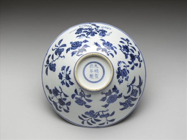 青花花果紋葵口碗