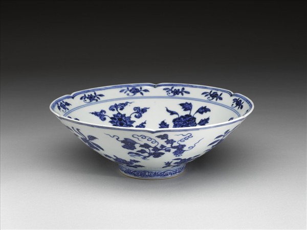 青花花果紋葵口碗