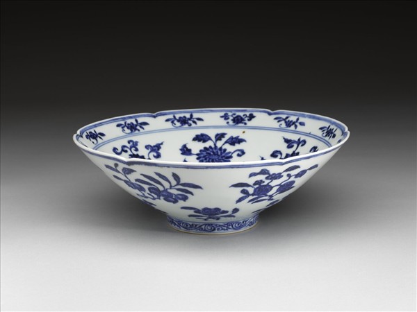 青花花果紋葵口碗