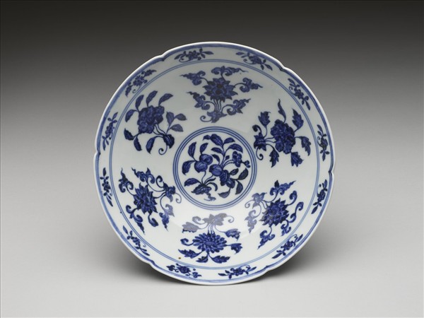 青花花果紋葵口碗