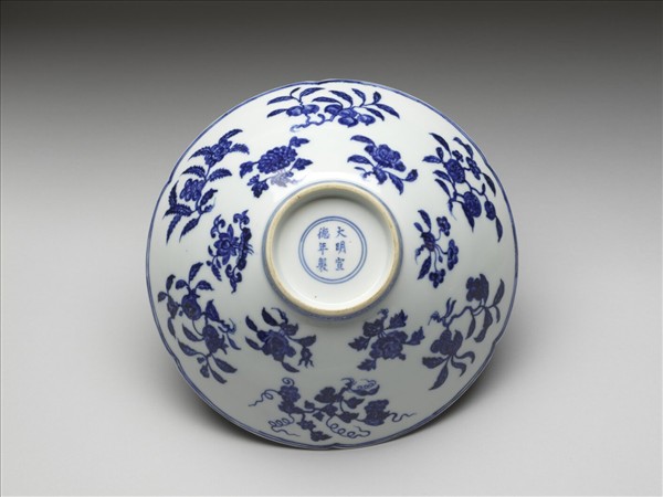 青花花果紋葵口碗