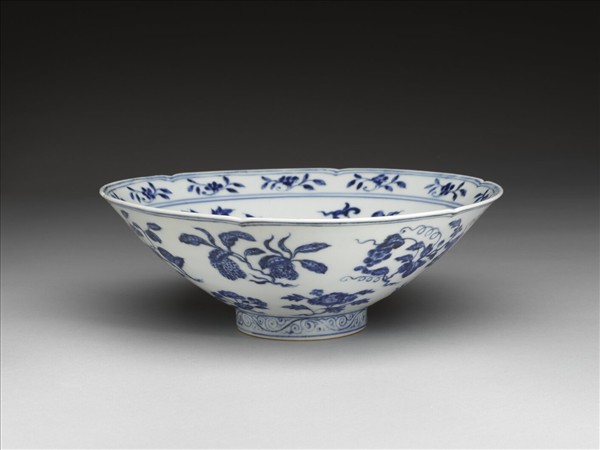 青花花果紋葵口碗