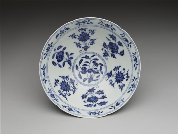 青花花果紋葵口碗