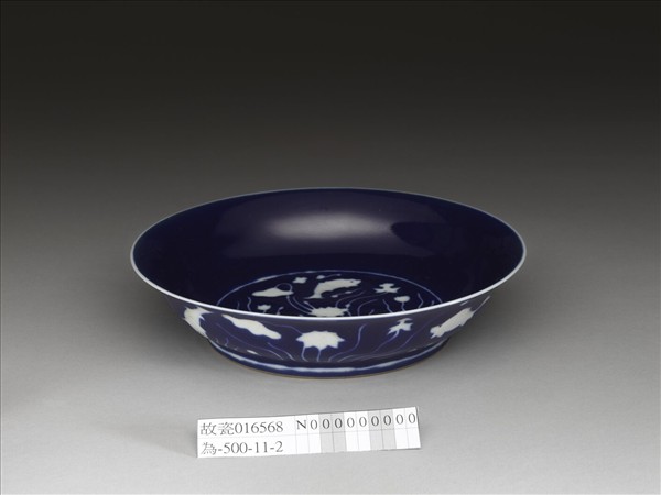 霽青釉蓮塘游魚紋碗