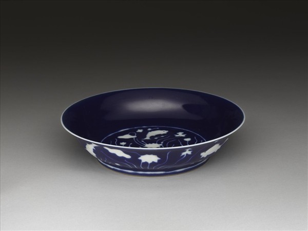 霽青釉蓮塘游魚紋碗