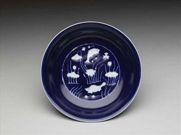霽青釉蓮塘游魚紋碗