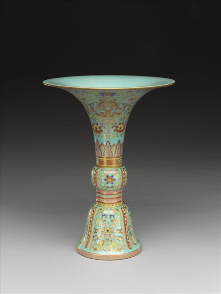 粉彩綠地描金花卉紋觚