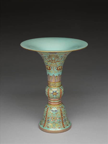 粉彩綠地描金花卉紋觚