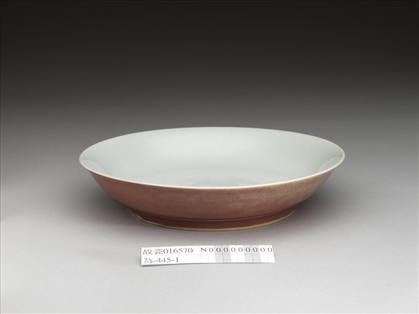 霽紅釉白裡盤