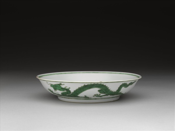 白地綠彩龍紋盤