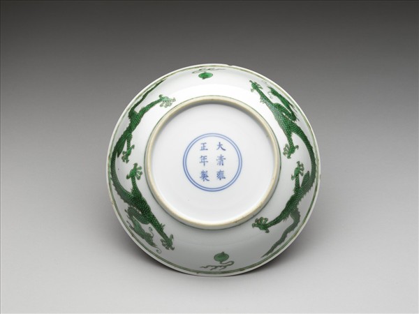 白地綠彩龍紋盤