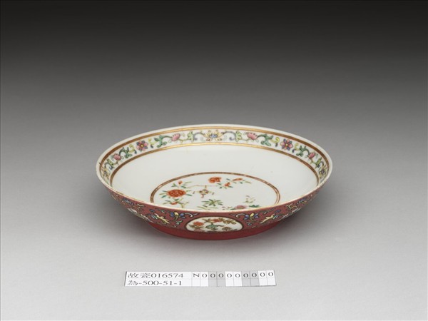 粉彩花卉博古圖盤