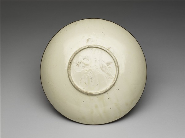 定窯 白瓷印花蓮塘牡丹紋盤