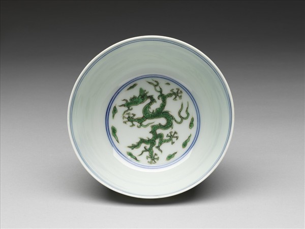 青花綠彩雲龍紋碗