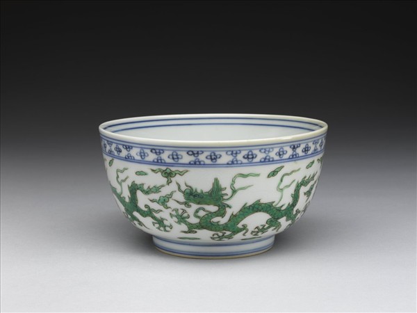 青花綠彩雲龍紋碗