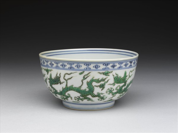 青花綠彩雲龍紋碗