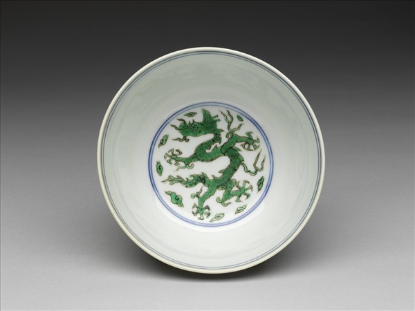 青花綠彩雲龍紋碗