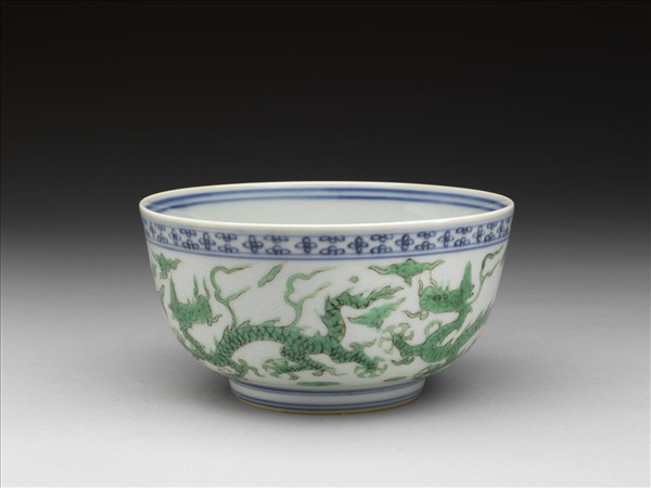 青花綠彩雲龍紋碗
