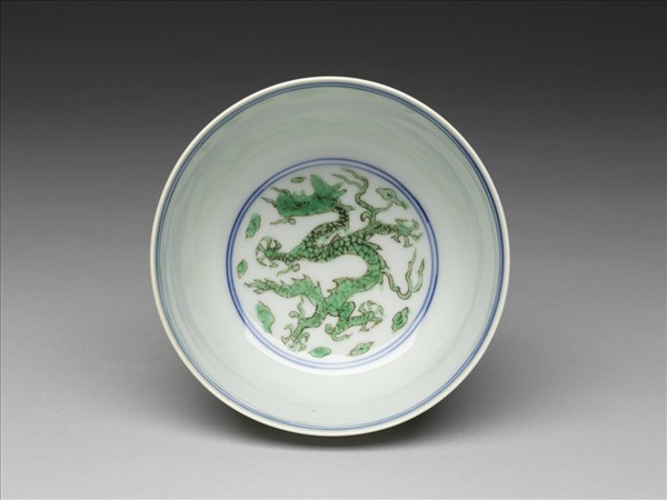 青花綠彩雲龍紋碗