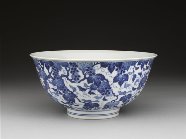 青花松鼠葡萄紋碗