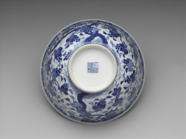 青花松鼠葡萄紋碗