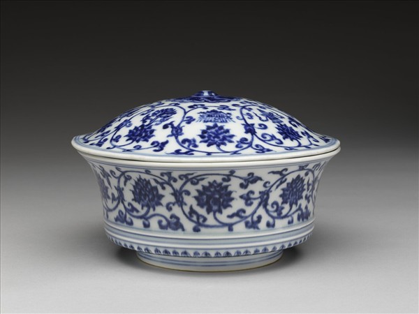 青花八寶番蓮紋蓋碗