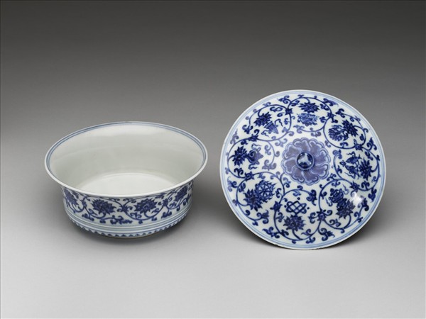 青花八寶番蓮紋蓋碗