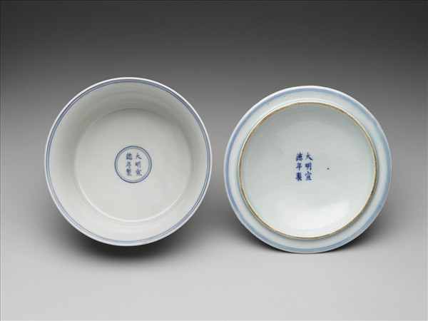 青花八寶番蓮紋蓋碗