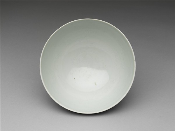 青花加彩雲龍紋碗