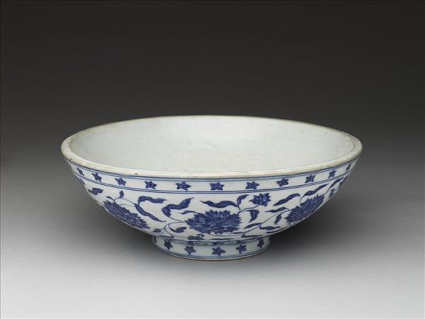 青花番蓮紋碗