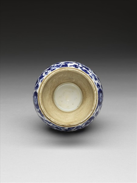 青花纏枝花卉紋蒜頭瓶