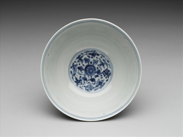 青花番蓮八寶紋高足碗