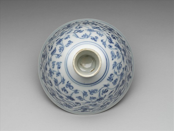 青花番蓮八寶紋高足碗