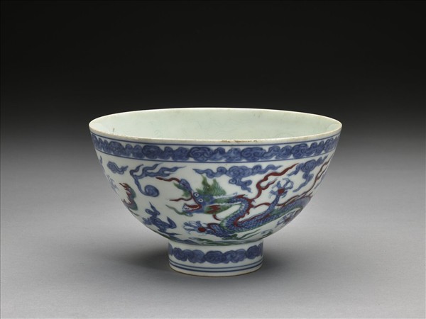 青花加彩雲龍紋碗