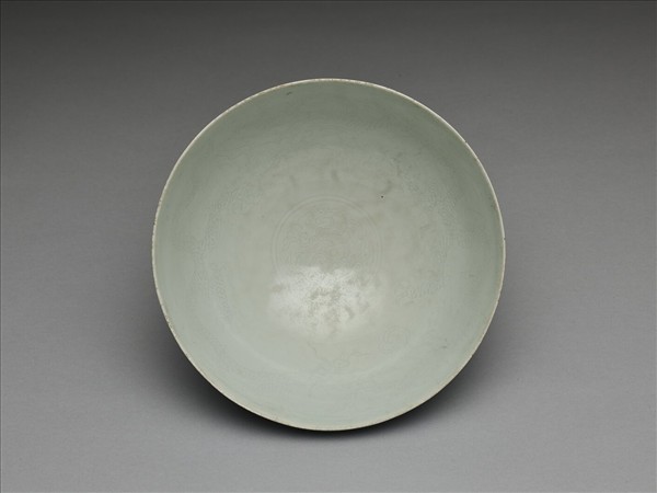 青花加彩雲龍紋碗