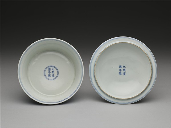 青花八寶番蓮紋蓋碗