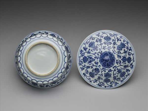 青花八寶番蓮紋蓋碗