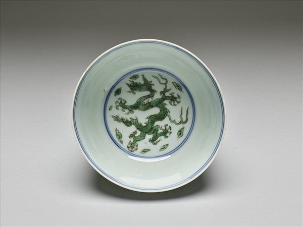 青花綠彩雲龍紋碗