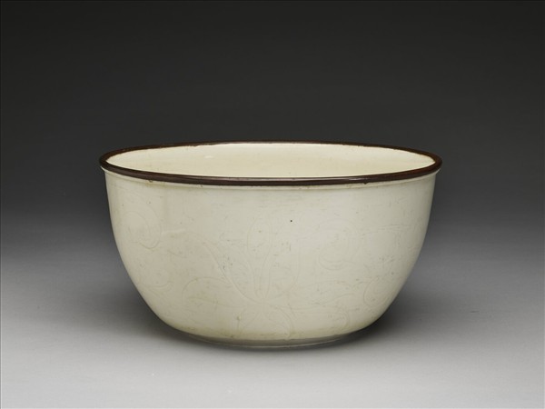定窯 白釉劃花蓮紋碗