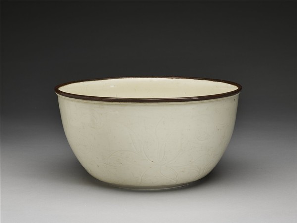定窯 白釉劃花蓮紋碗