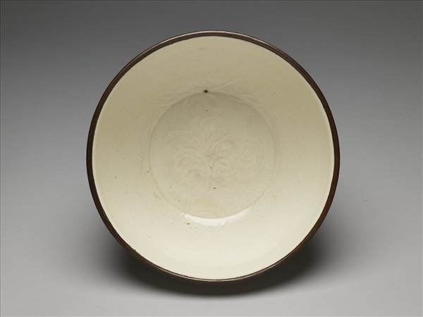 定窯 白釉劃花蓮紋碗