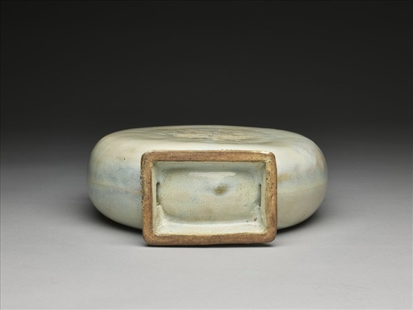 白釉印花八寶紋扁壺