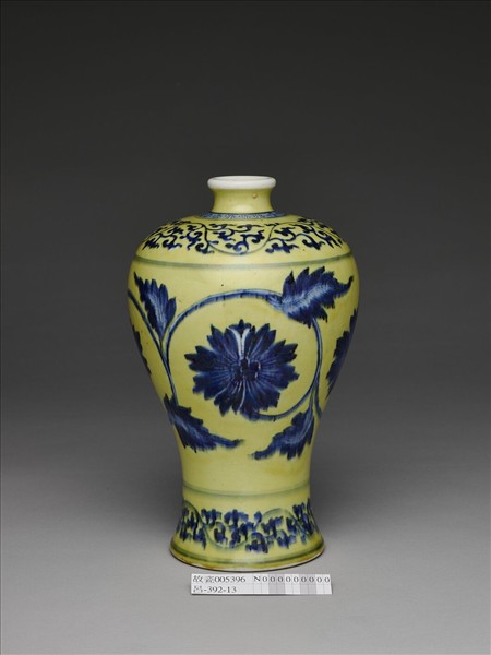 黃釉青花花卉紋梅瓶