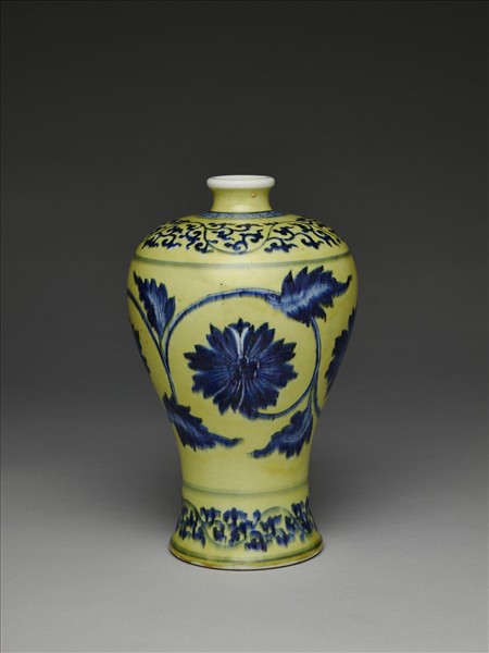 黃釉青花花卉紋梅瓶