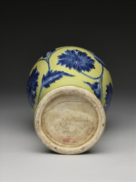 黃釉青花花卉紋梅瓶